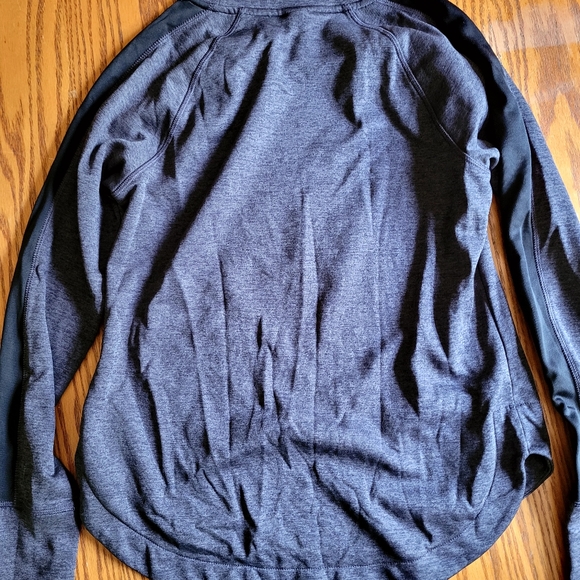 Champion Pull Over - Picture 2 of 4